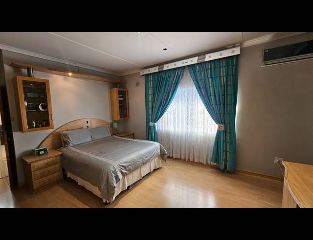 4 BEDROOM FREESTANDING FOR SALE IN RICHEM